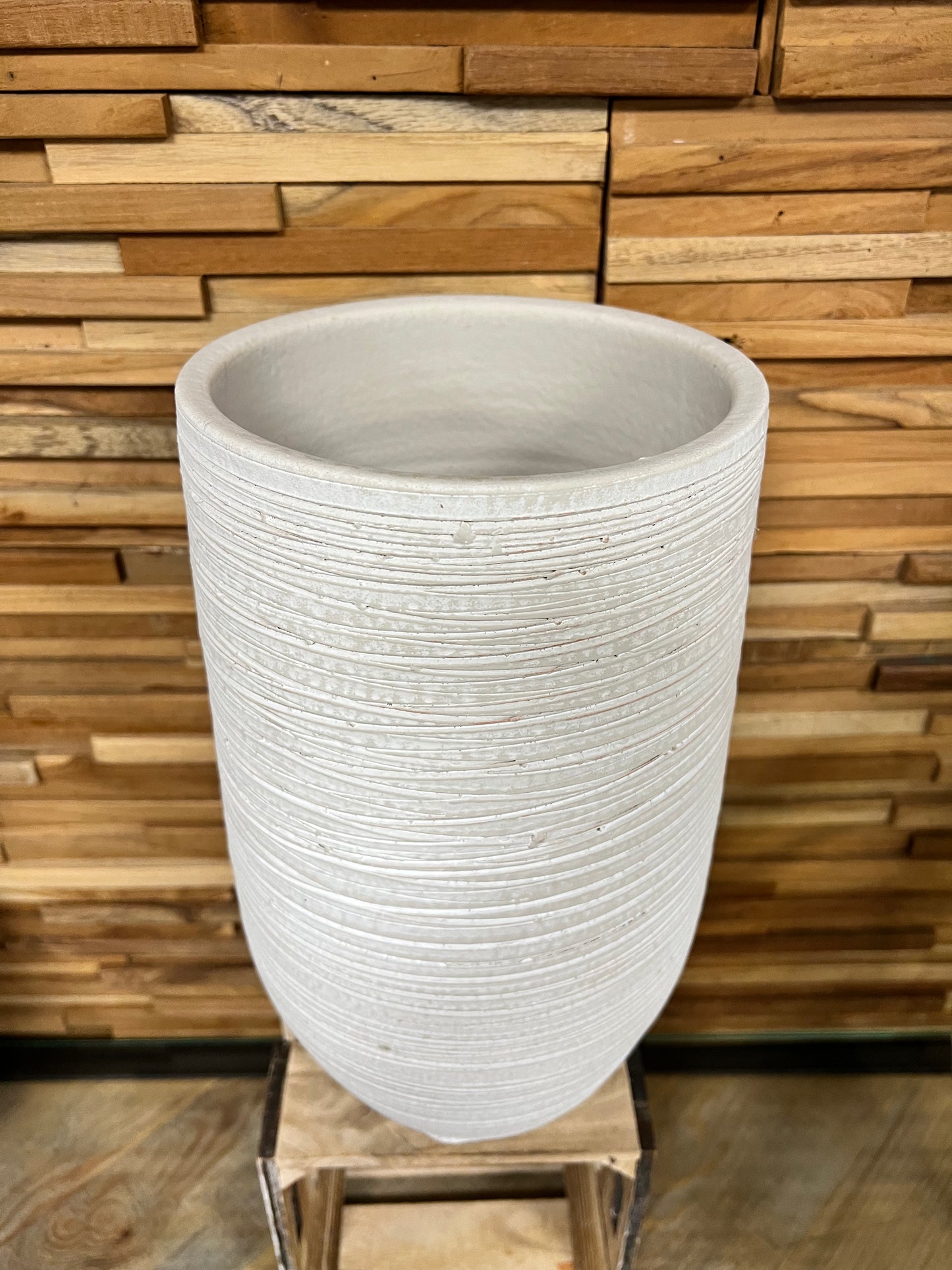 Vase en relief crème