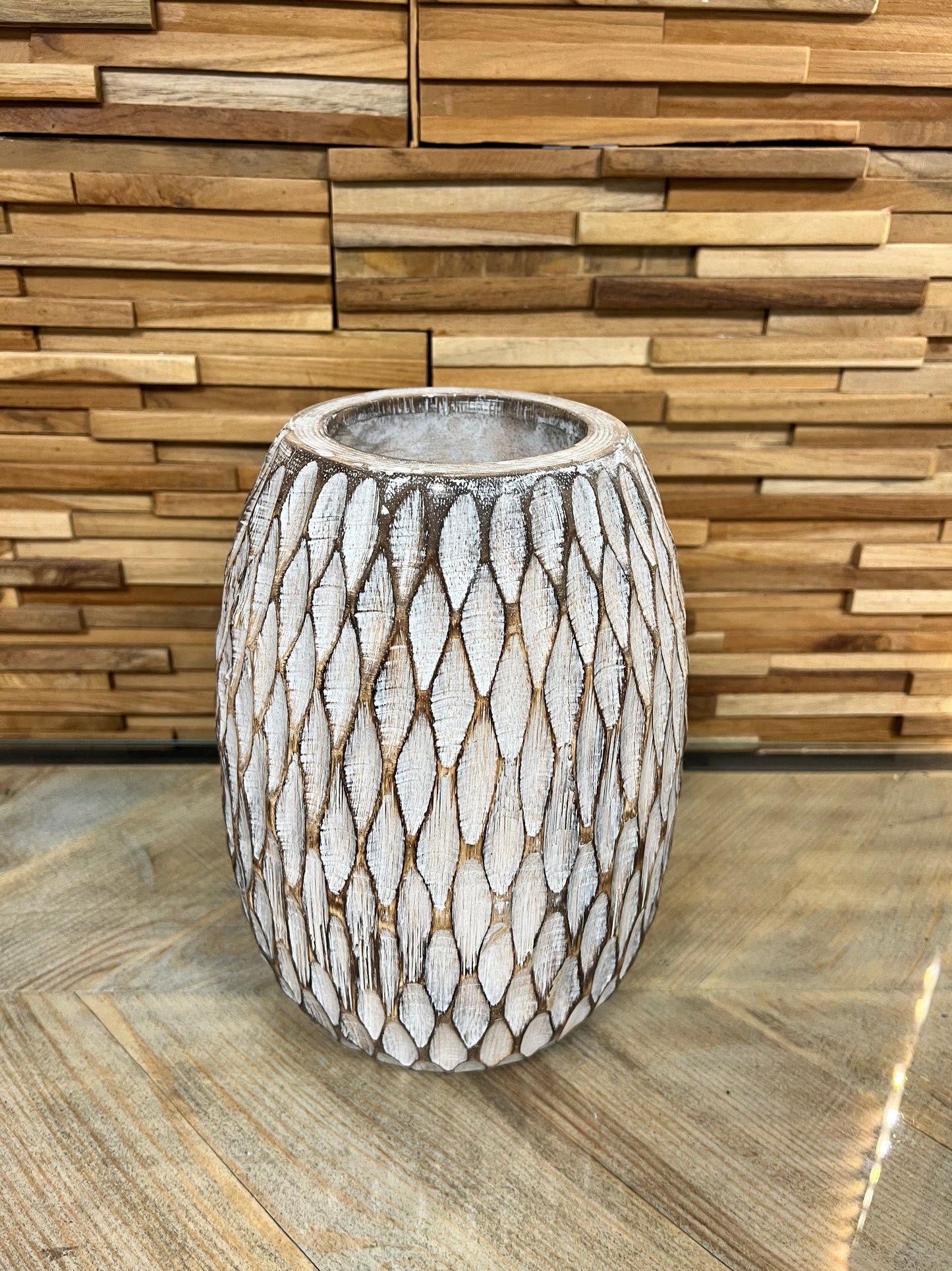 Vase en bois
