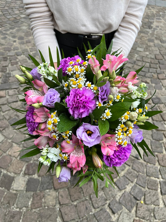 Bouquet de  fleurs variées parme/ rose pâle blanc
