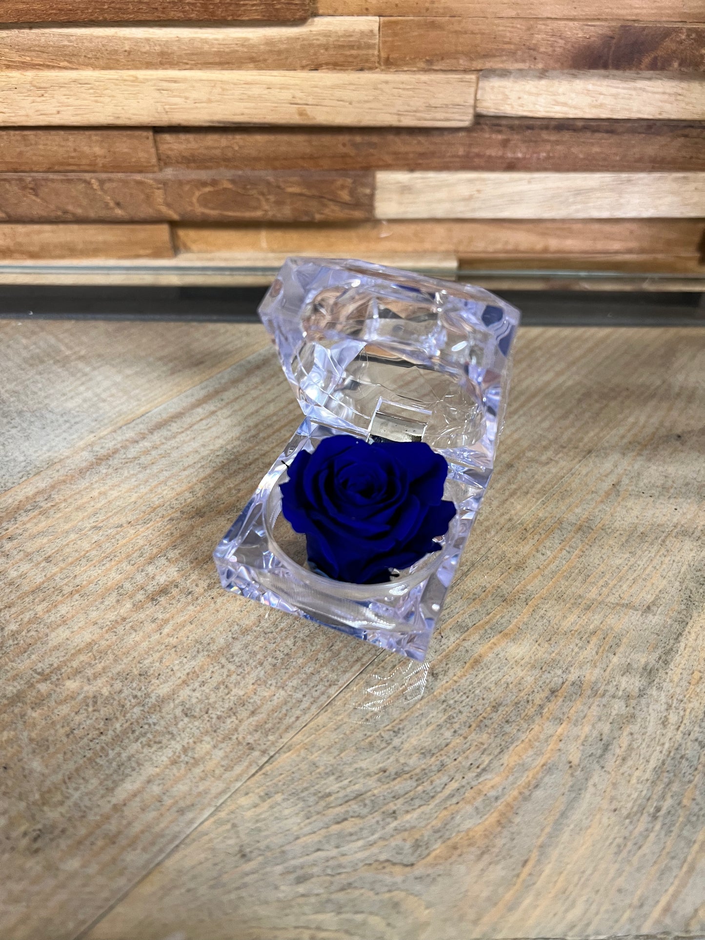 Rose éternelle dans son écrin