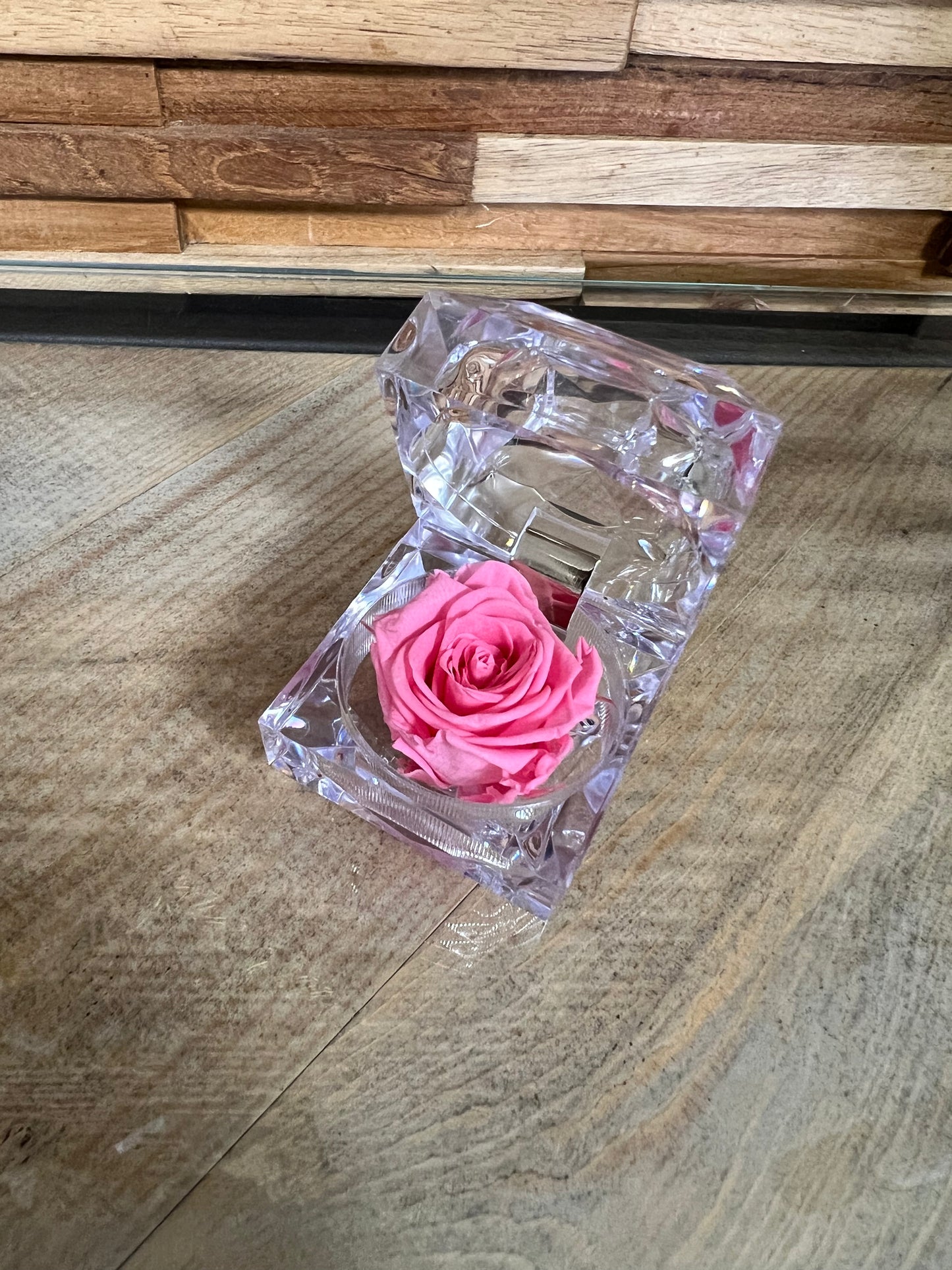 Rose éternelle dans son écrin