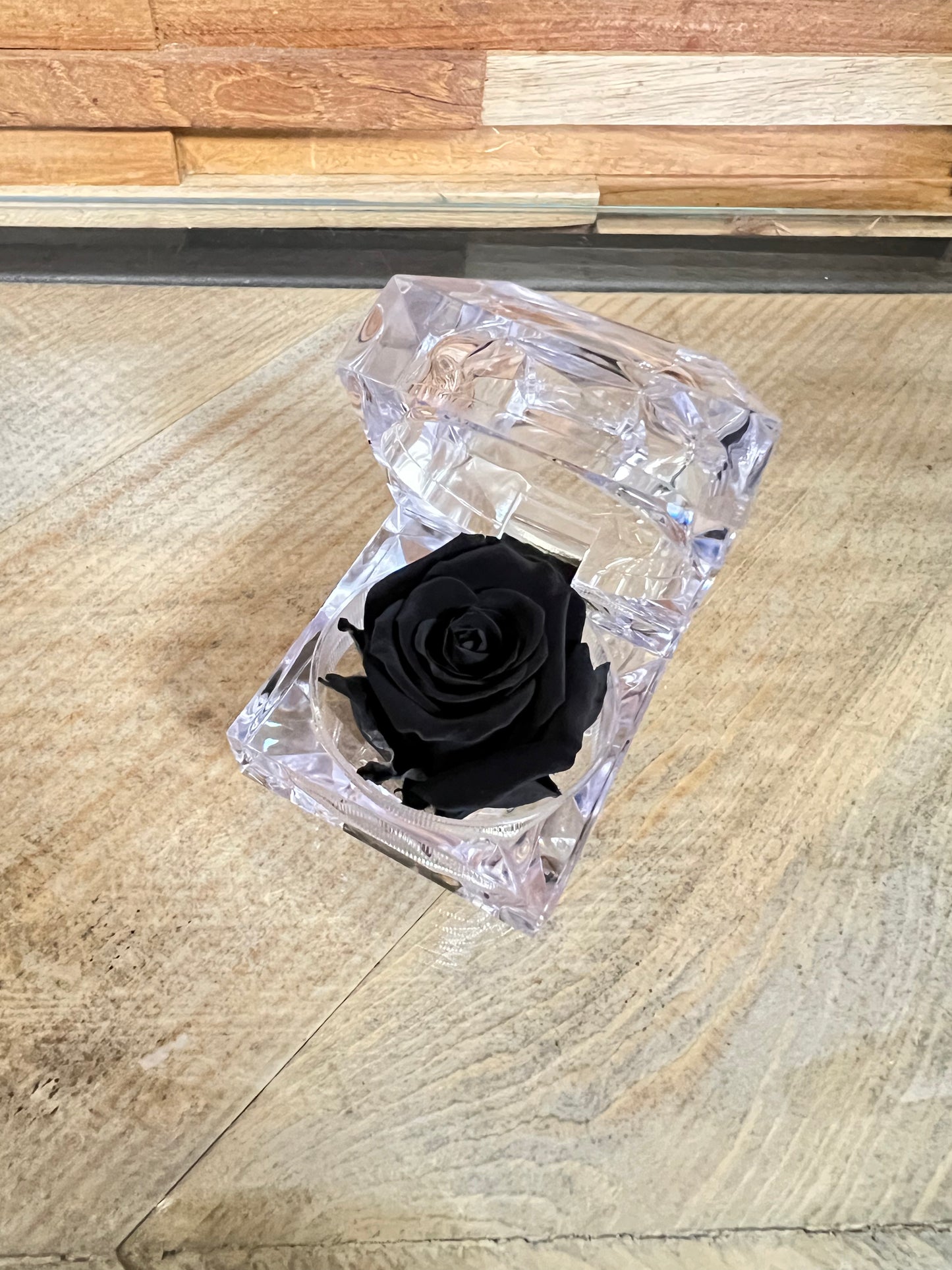 Rose éternelle dans son écrin