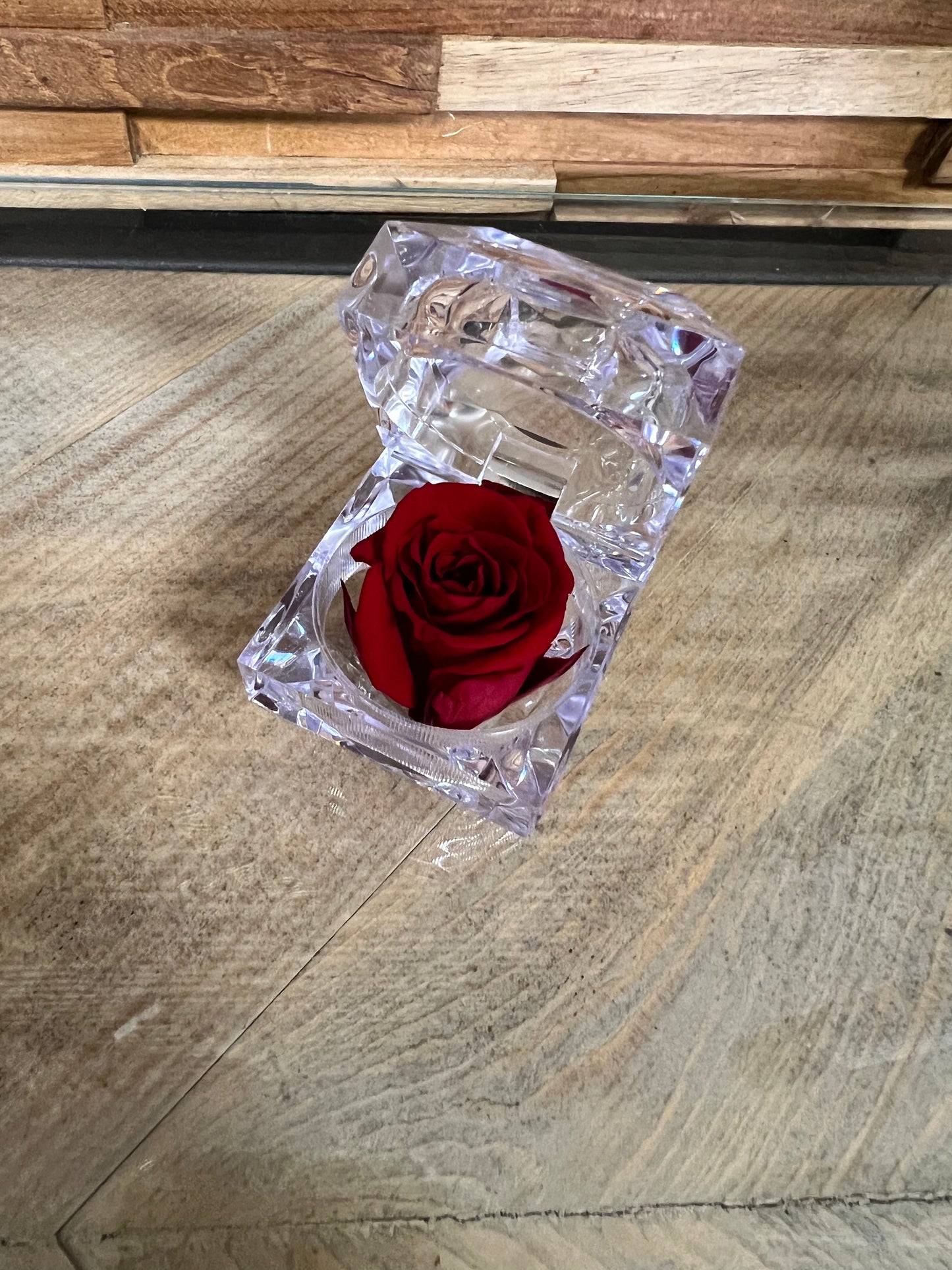 Rose éternelle dans son écrin
