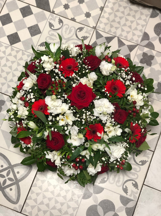 Coussin rond rouge et blanc