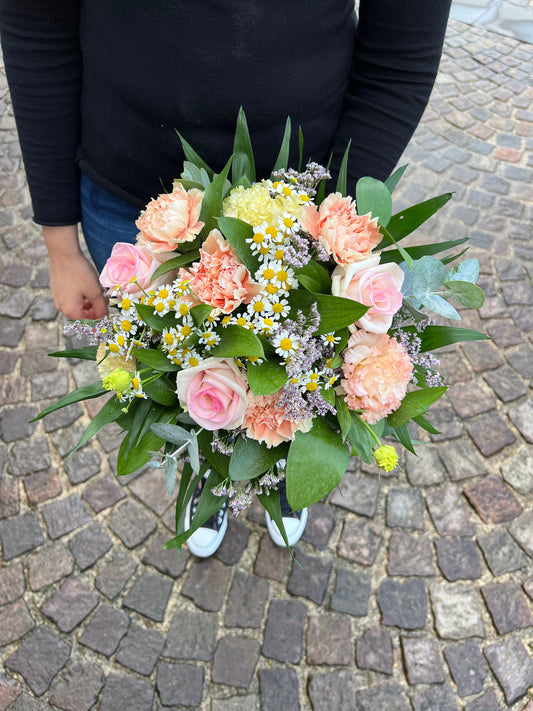 Bouquet de fleurs variées teintes pastels