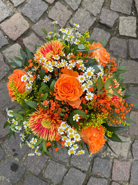 Bouquet de  fleurs variées orange/jaune/blanc